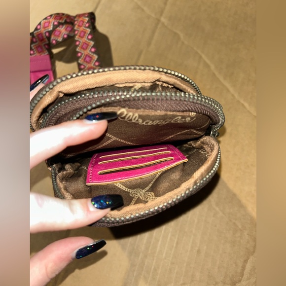 Wrangler cross body used once - Picture 3 of 4
